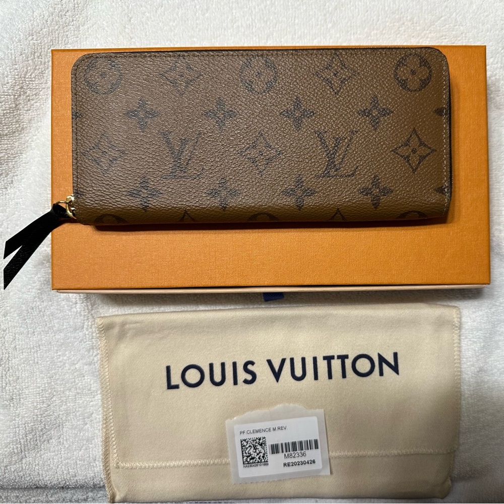 LOUIS VUITTON CLEMENCE WALLET REVERSE MONOGRAM